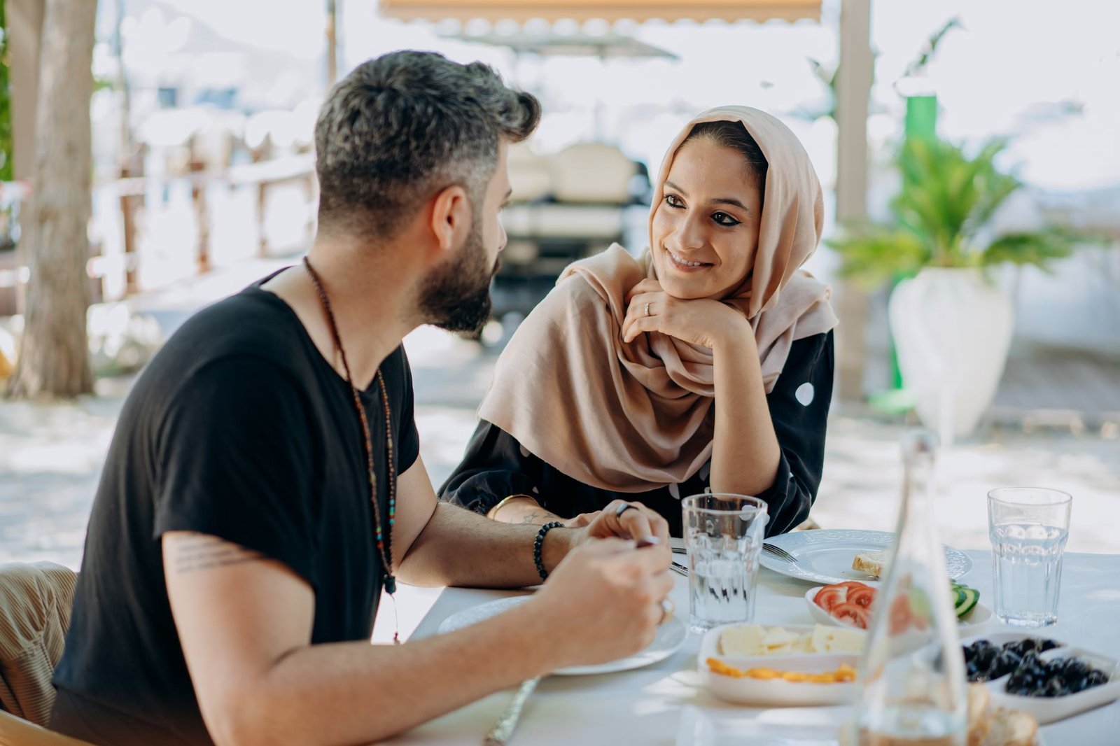 a romantic couple having first date