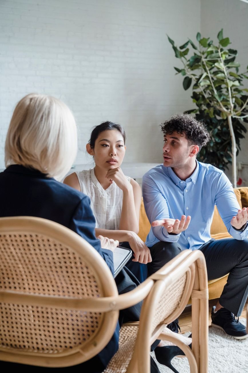 young man and woman at couples therapy
