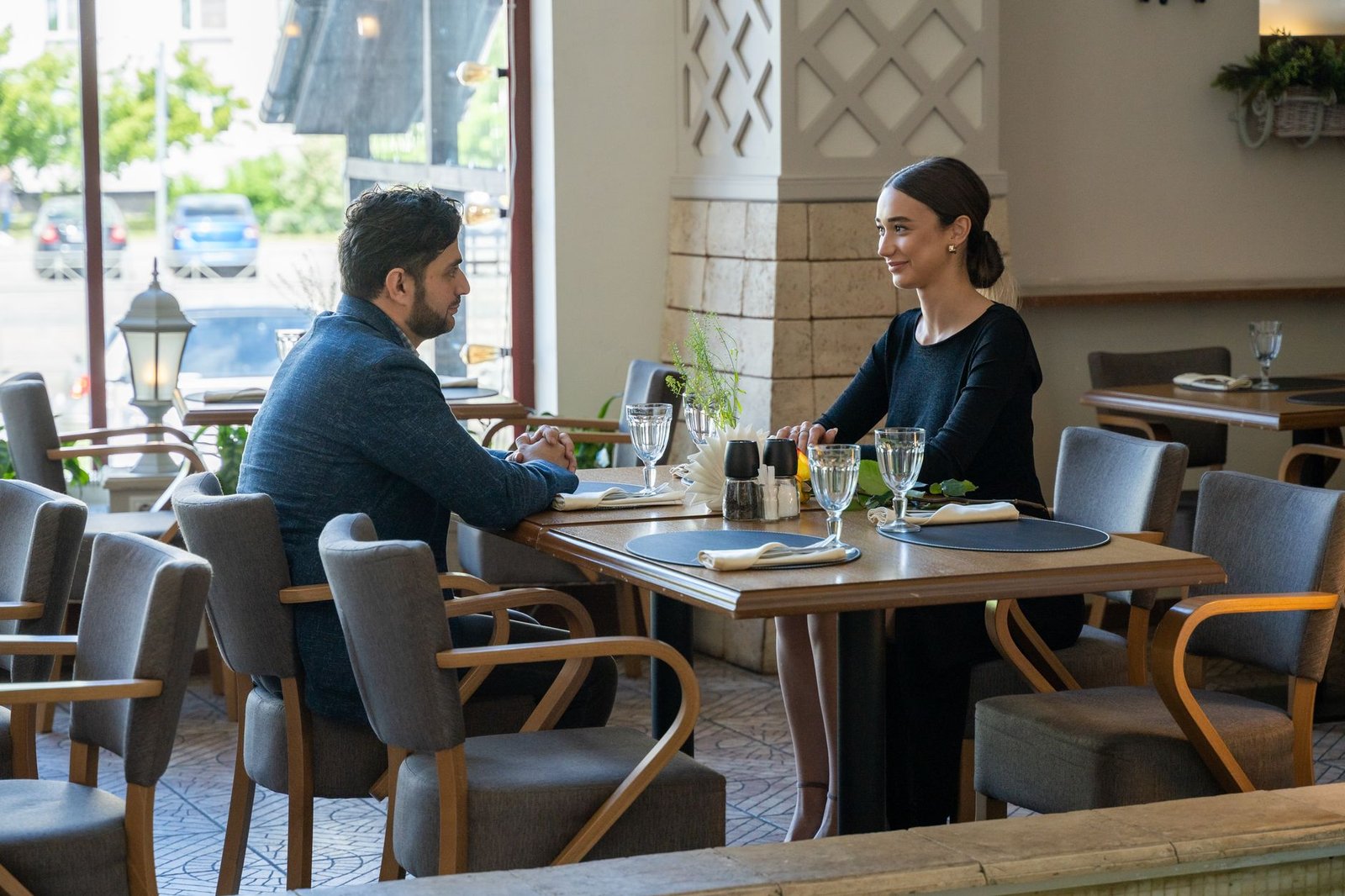 woman having a date with a man